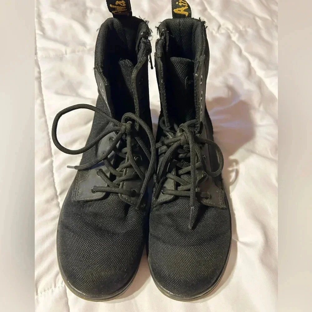 Dr Martens JUNIOR COMBS EXTRA TOUGH POLY CASUAL BOOTS size 4